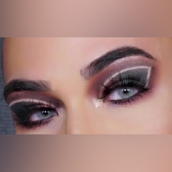 Urban Decay
2-Pc. Troublemaker Eyeshadow Palette & Mascara Set - Picture 11 of 16